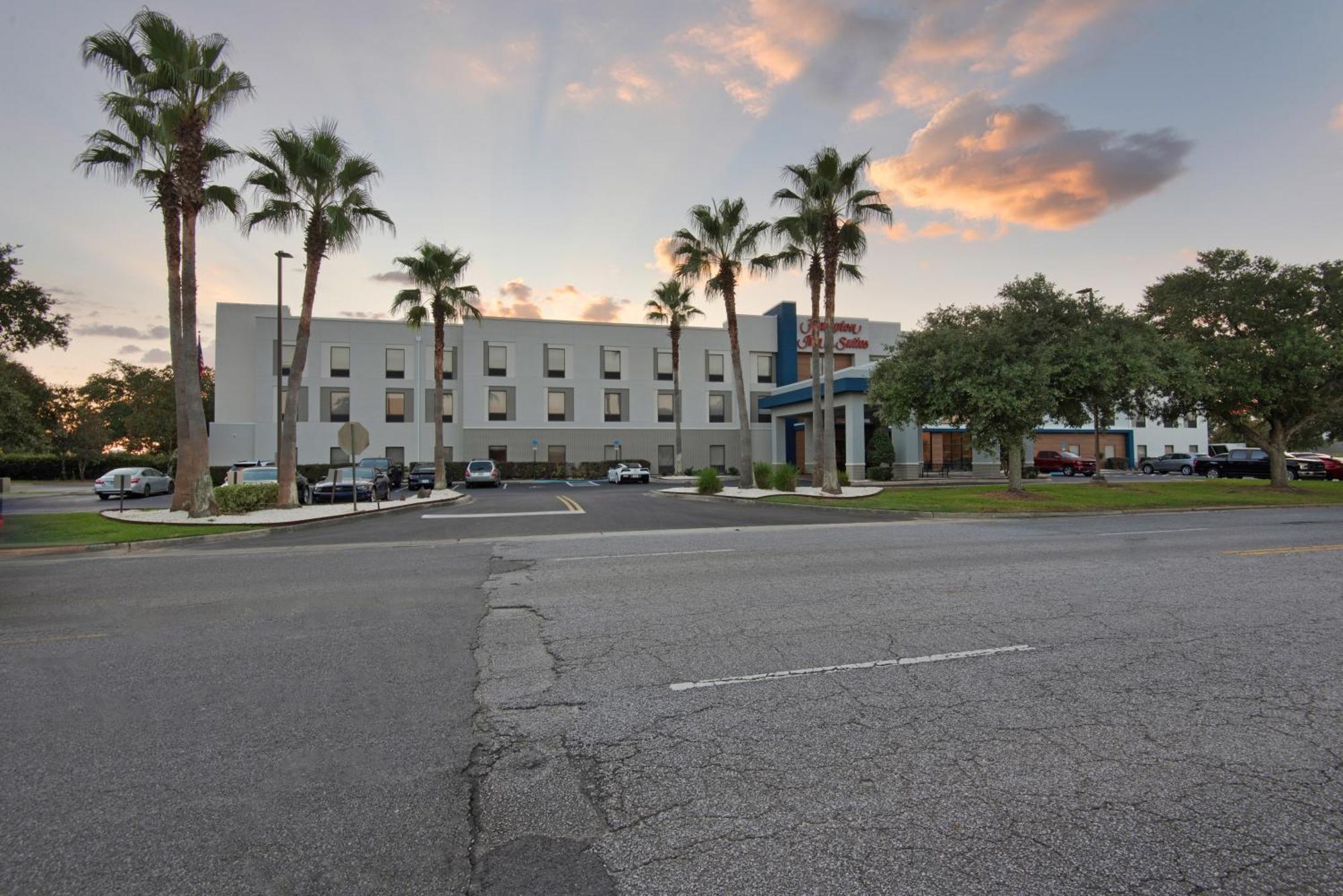 Hampton Inn & Suites Pensacola I-10 N At University Town Plaza Exteriör bild