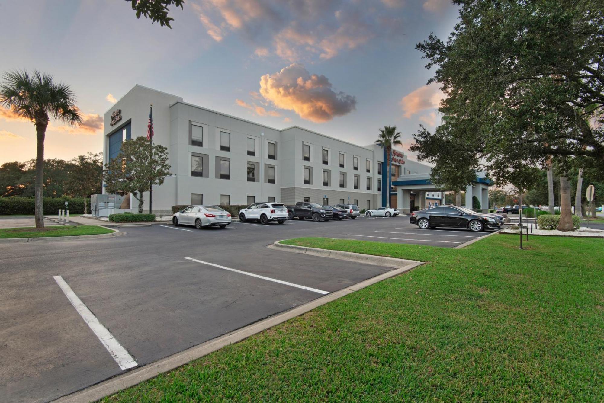 Hampton Inn & Suites Pensacola I-10 N At University Town Plaza Exteriör bild